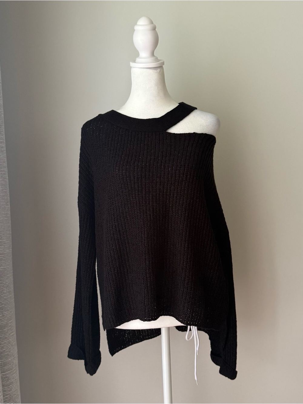 Elan Women’s Black Cutout Neck Knit Sweater Size M NWT